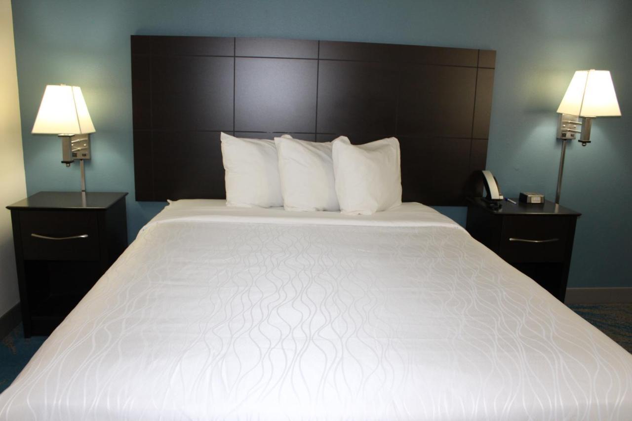 Reston Inn & Suites Spencer Екстер'єр фото