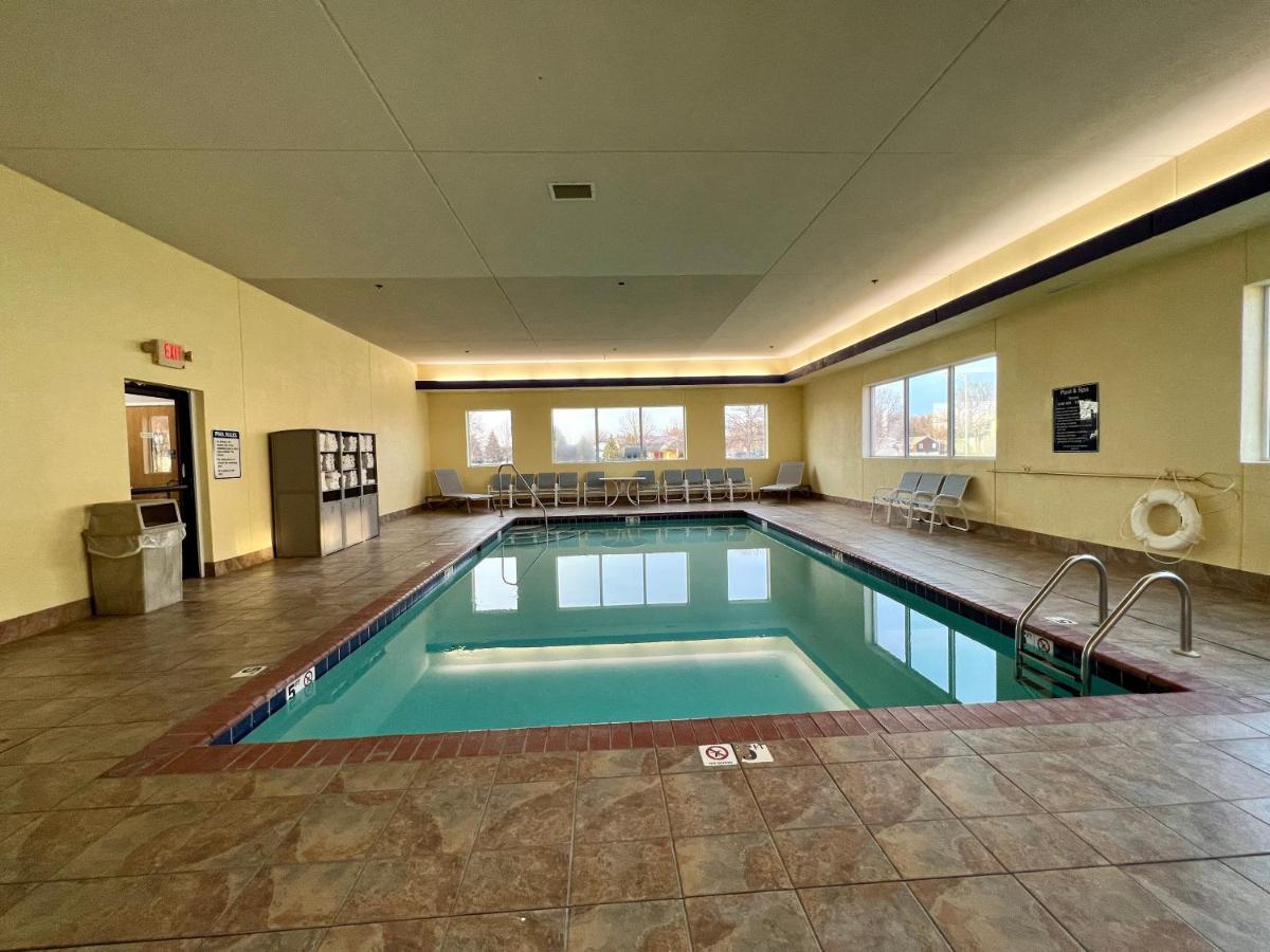 Reston Inn & Suites Spencer Екстер'єр фото