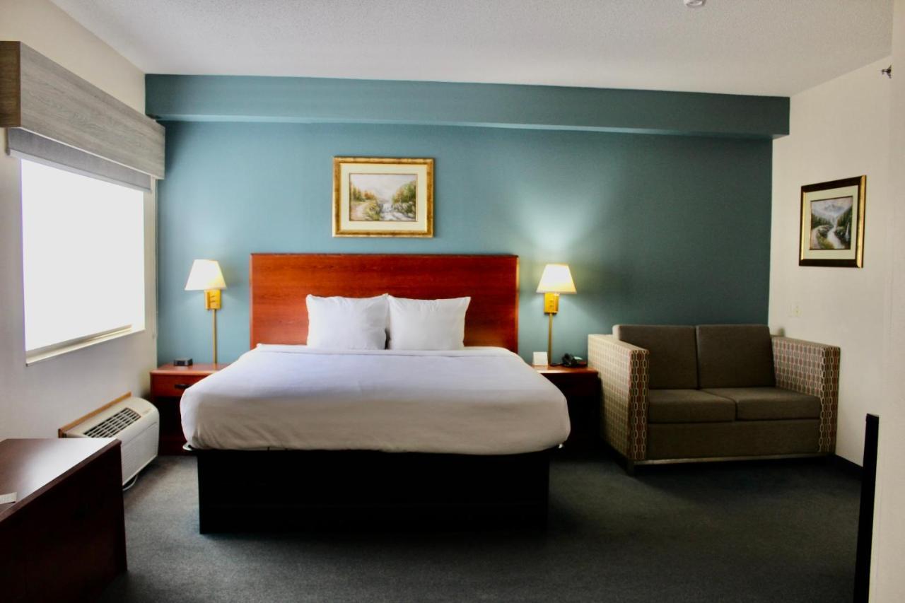 Reston Inn & Suites Spencer Екстер'єр фото