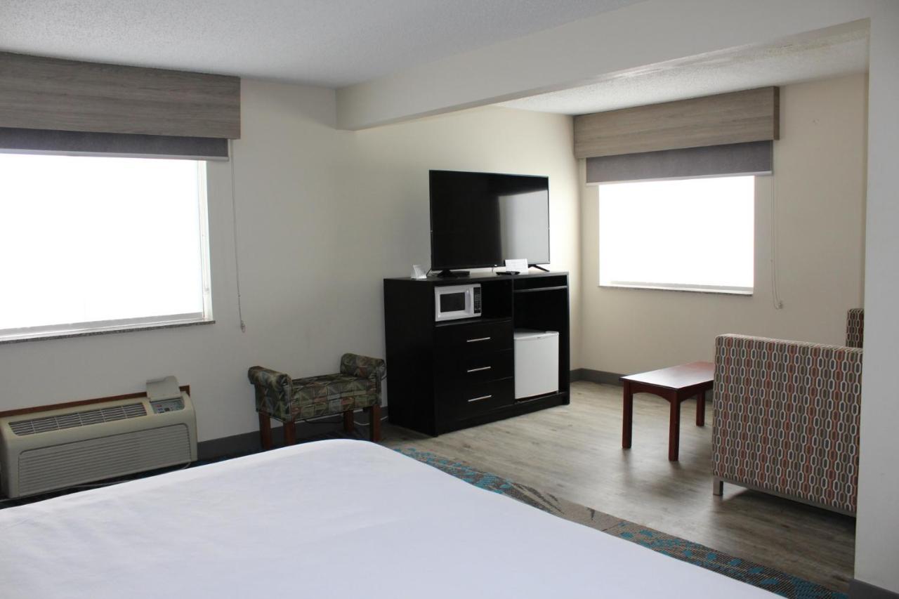 Reston Inn & Suites Spencer Екстер'єр фото