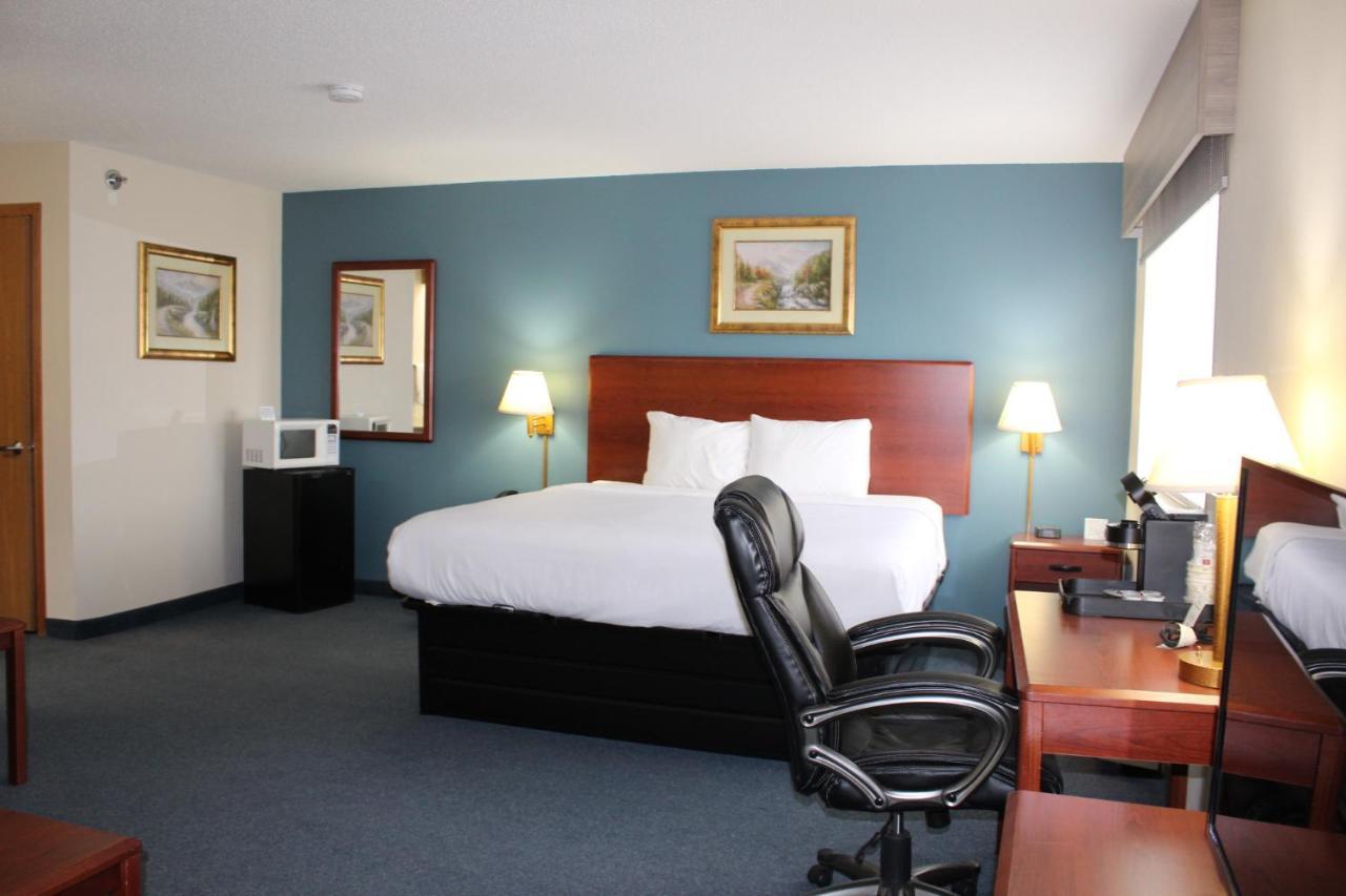 Reston Inn & Suites Spencer Екстер'єр фото