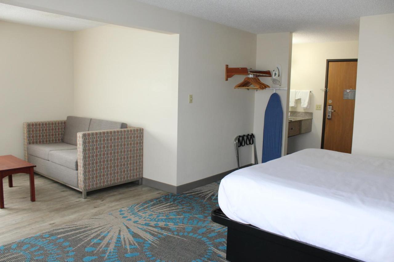 Reston Inn & Suites Spencer Екстер'єр фото