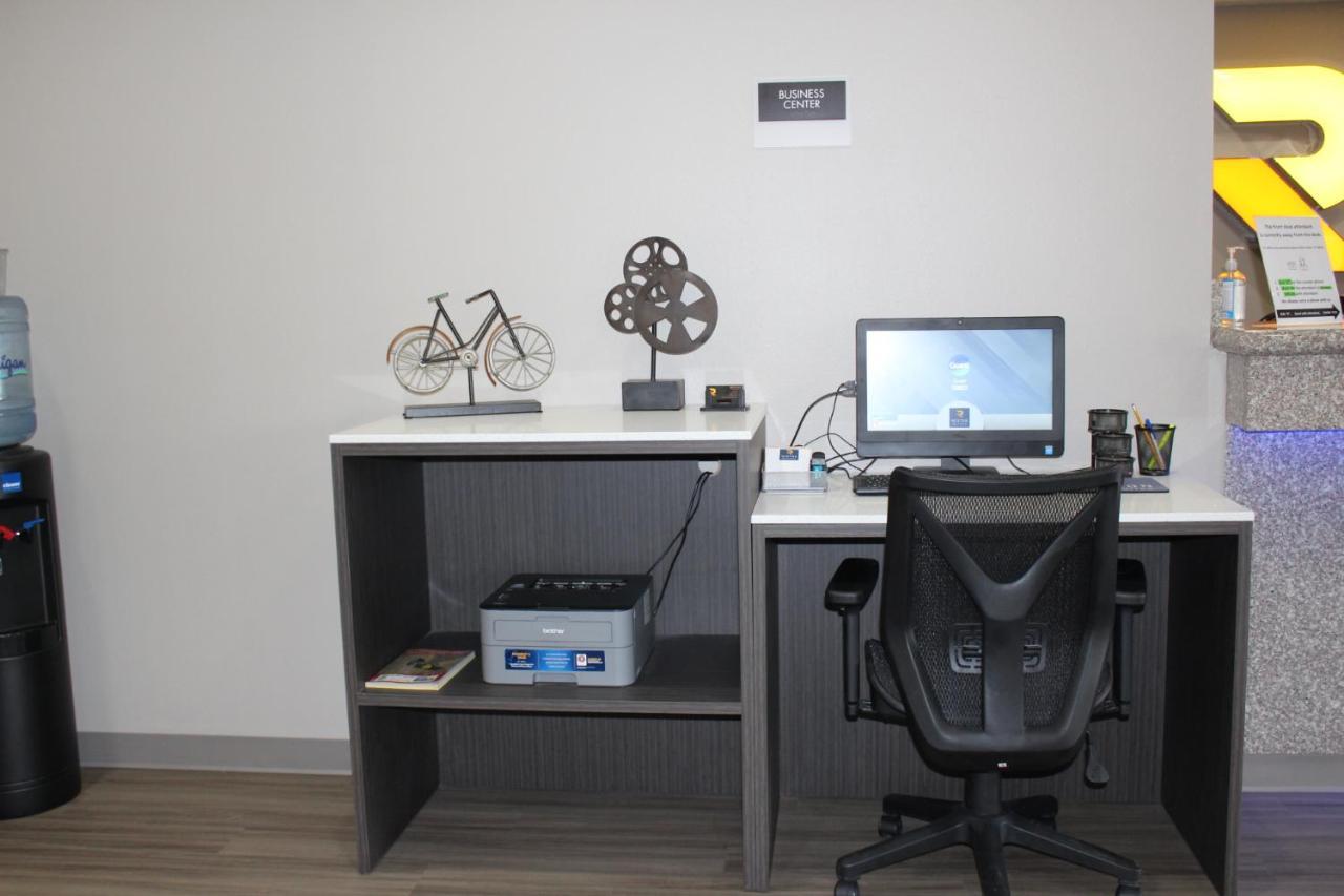 Reston Inn & Suites Spencer Екстер'єр фото